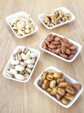 모듬된 혼합된 견과류 