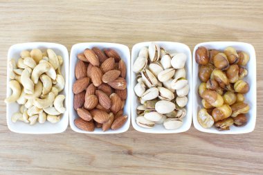 모듬된 혼합된 견과류 