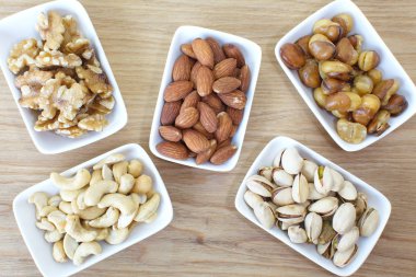 모듬된 혼합된 견과류 