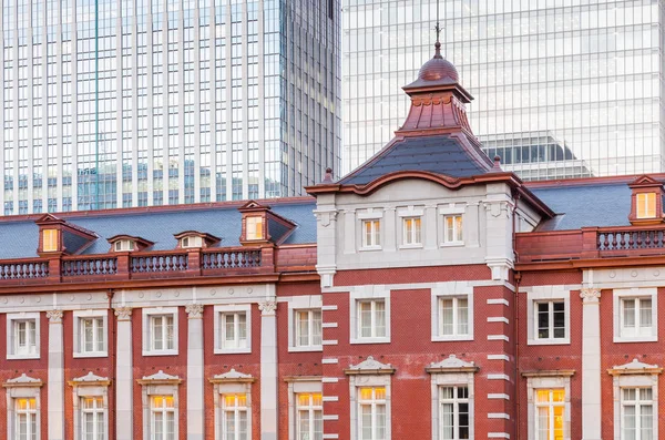 Tokyo tren istasyonu Marunouchi bölgesinde 