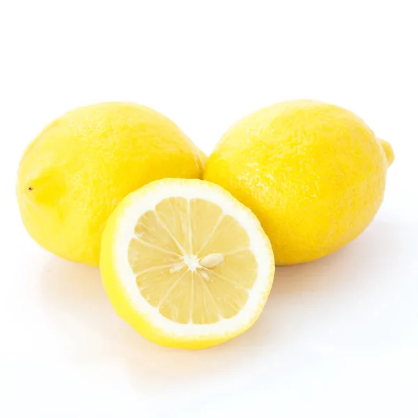 Färska mogna citroner — Stockfoto