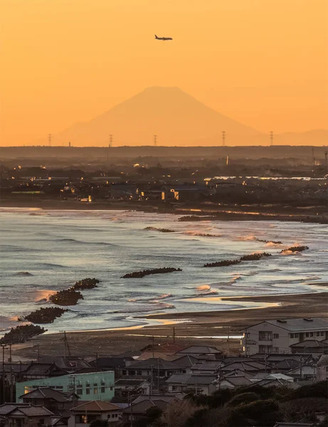 Mt. Fuji et la plage de la ville de Iioka — Photo