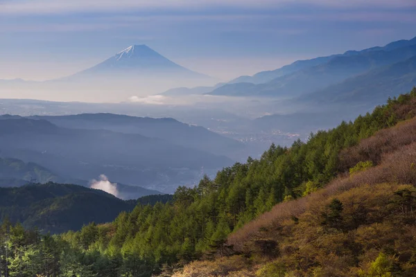 Гора Фудзи с утренним туманом — стоковое фото