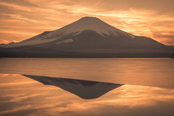 Berget Fuji och Yamanakako issjöns — Stockfoto