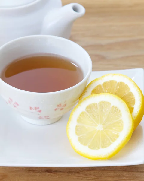 Taza de té de limón —  Fotos de Stock