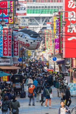 Osaka, Japonya - 19 Mar 2017: Shinsekai bölgesinin Osaka. Güney Osaka City's şehir yanında bulunan eski mahalle