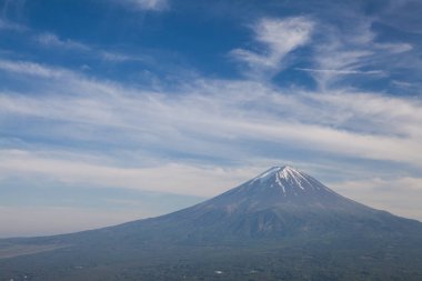 Dağ Fuji ve bulut bahar sezonu