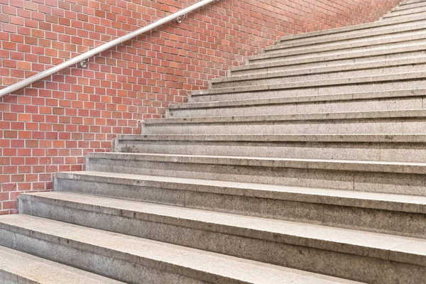 Бетонная Лестница Каменная Кирпичная Стена Станции Метро — стоковое фото