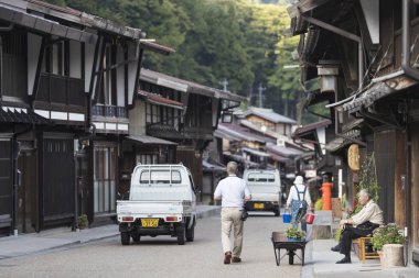 Narai-juku, Japonya-4 Eylül 2017: ısmarlayarak geleneksel ahşap mimarisi ile eski Japon şehrin. Narai-juku sonrası şehir Kiso Valley, Japonya