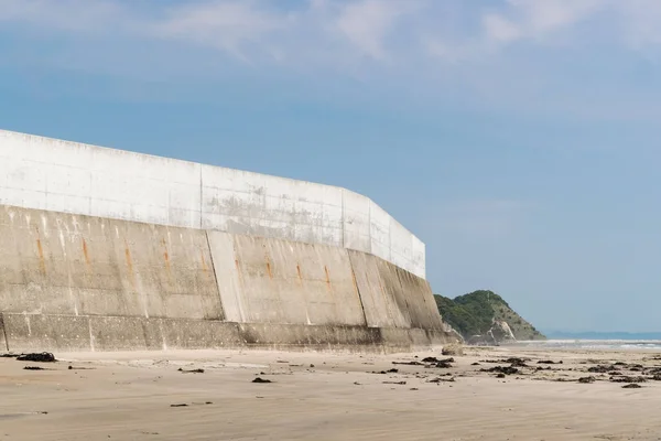 Alto Muro Hormigón Orillas Del Mar Para Proteger Tsunami Gran —  Fotos de Stock