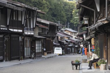 Narai-juku, Japonya-4 Eylül 2017: ısmarlayarak geleneksel ahşap mimarisi ile eski Japon şehrin. Narai-juku sonrası şehir Kiso Valley, Japonya