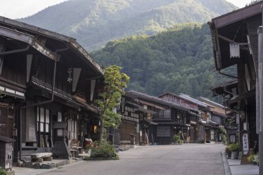 Narai-juku, Japonya-4 Eylül 2017: ısmarlayarak geleneksel ahşap mimarisi ile eski Japon şehrin. Narai-juku sonrası şehir Kiso Valley, Japonya