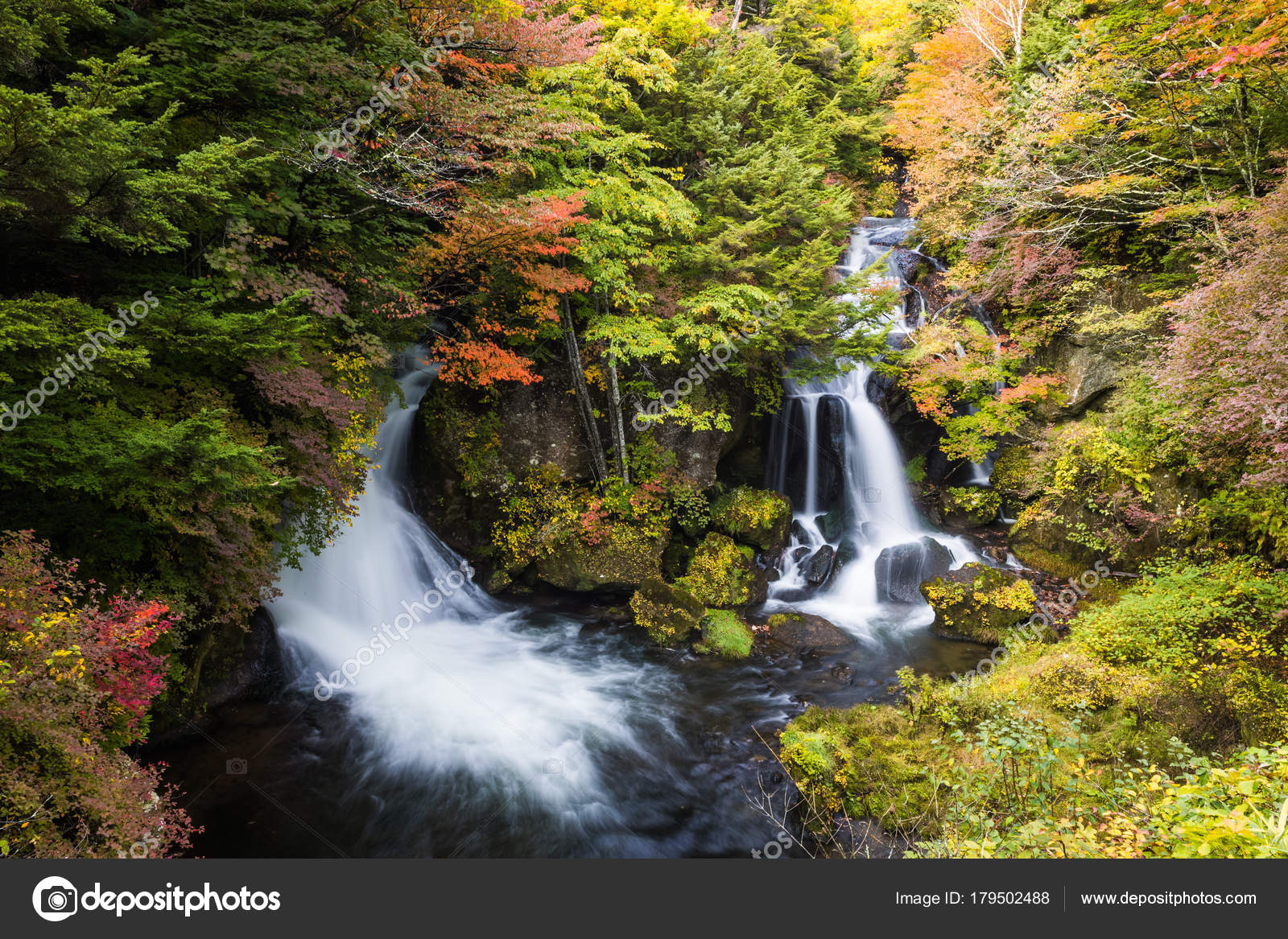 Ryuzu Caida Parque Nacional Nikko Otono Foto De Stock C Torsakarin