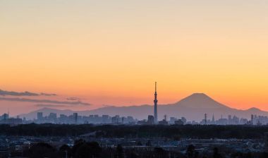 Tokyo Skytree ve kış sezonu zamanla twilight, Fuji Dağı.