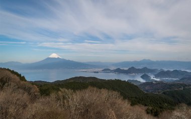 Dağ Fuji ve Suruga Körfezi Shizuoka İli, kış sezonu. Mt. Daruyama, Izu Şehir gördüm
