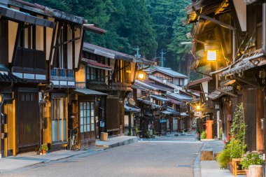 Narai-juku, Japonya-4 Eylül 2017: ısmarlayarak geleneksel ahşap mimarisi ile eski Japon şehrin. Narai-juku sonrası şehir Kiso Valley, Japonya