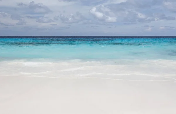 White Beach Sand Beautiful Blue Sea Sky — Stock Photo, Image