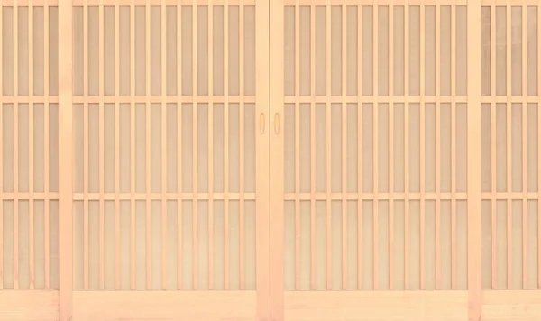 伝統的日本のドア ウィンドウまたは部屋ディバイダー木の枠に半透明の紙から成る — ストック写真
