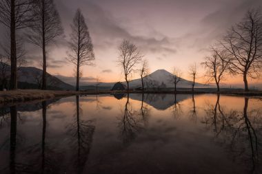 Fumotopara kamp zemin, Fujinomiya, Shizuoka prefecture, sabahları dağ Fuji