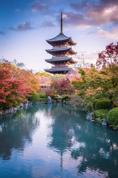 Vista Del Jardín Japonés Temporada Otoño Cerca Del Lago — Foto de Stock