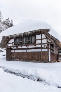 Japonya, Fukushima - 29 Aralık 2017: Kış Ouchijuku Köyü, fomer sonrası şehir boyunca Aizu-Nishi Kaido ticaret yolu ve Edo dönemi Nikko ile bağlanma