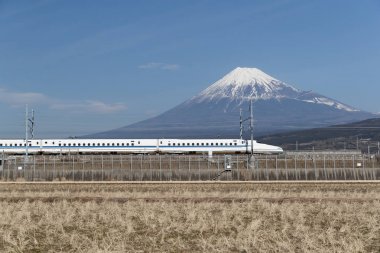 yüksek hızlı demiryolu hatları tren dağ Fuji arka plan üzerinde