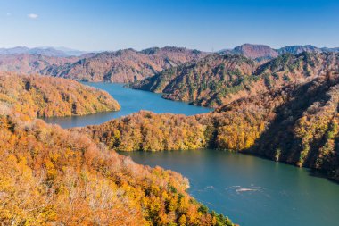 Tadami şehir Tagokura gölde Sonbahar sezonu görünümünü