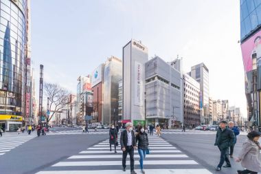 Japonya, Tokyo - 18 Ocak 2017: Cityscape Ginza bölgesinde bölgesinde yüksek son perakende alışveriş sunmaktadır