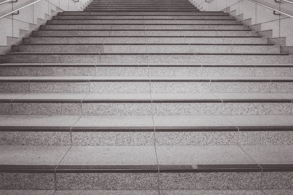 Escalier Béton Avec Rampe Métallique Dans Bâtiment Moderne — Photo