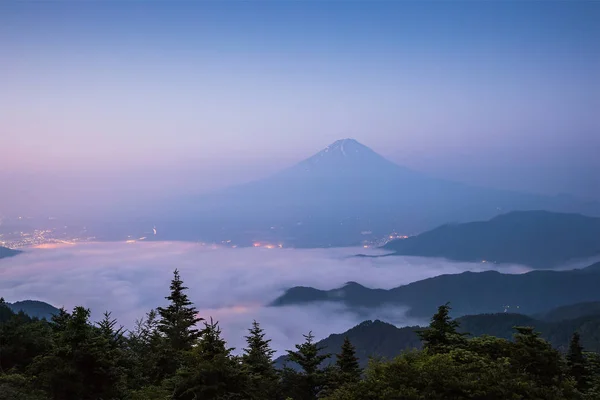 Гора Фудзи Морем Тумана Над Озером Кавагутико Летом — стоковое фото