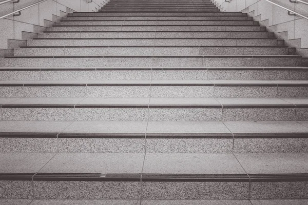 Escalera Hormigón Con Pasamanos Metálico Edificio Moderno —  Fotos de Stock