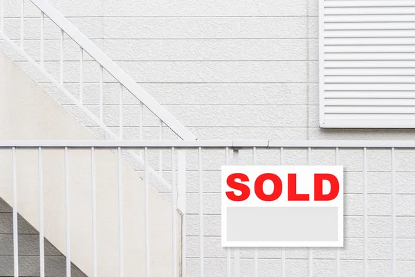 Sold Real Estate Sign Front House — Stock Photo, Image