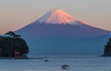Dağ Fuji ve Japonya'da deniz kış sezonu