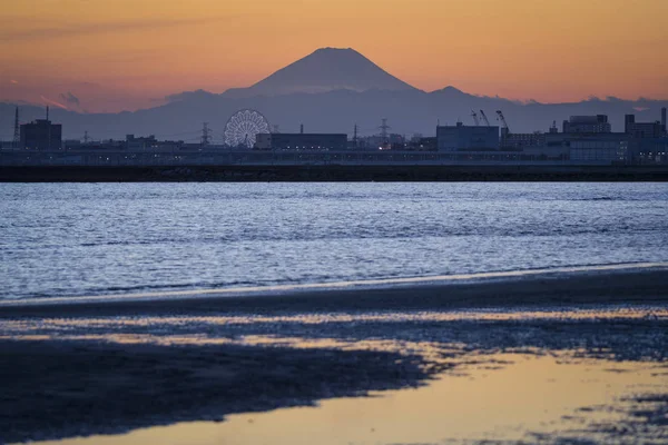 山富士と夕日は 日本の東京湾 — ストック写真