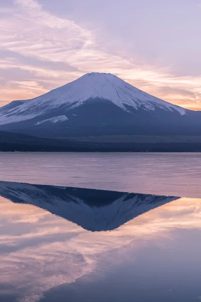 Montanha Fuji Yamanakako Lago Gelo Com Reflexão Noite Japão — Fotografia de Stock