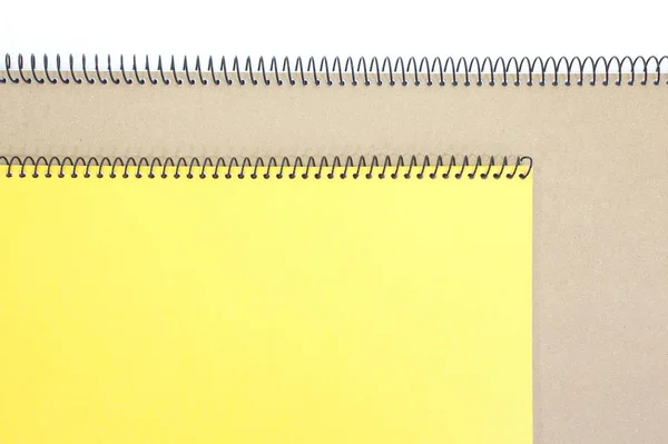 Couverture Carnet Jaune Carnet Brun Sur Fond Blanc — Photo