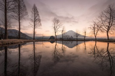 Fumotopara kamp zemin, Fujinomiya, Shizuoka İli, Japonya, sabah dağ Fuji.