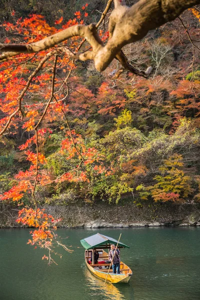 Вид Озеро Тогакуси Человека Лодке Фоне Цветных Деревьев Япония — стоковое фото