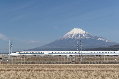 Tokaido Shinkansen dağ Fuji ile içinde arka plan
