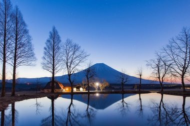 Fumotopara kamp zemin, Fujinomiya, Shizuoka prefecture, sabahları dağ Fuji
