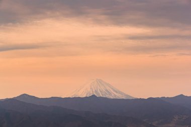 Mt. Fuji üst gündoğumu gökyüzü bahar sezonu ile