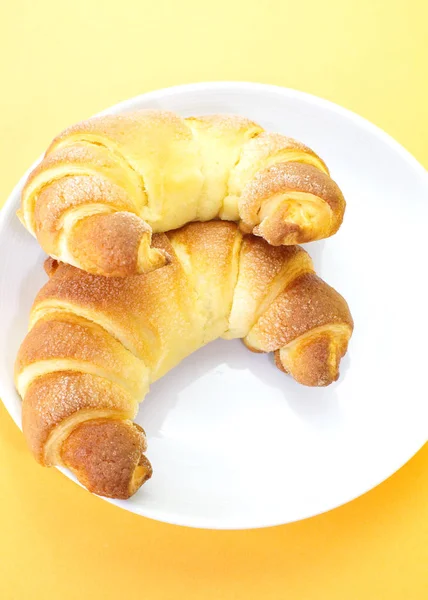 Fresh Croissant White Plate — Stock Photo, Image