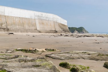 Seaside için yüksek beton duvara korumak tsunami büyük dalga