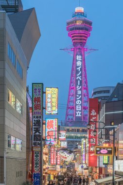 Osaka, Japonya - 19 Mar 2017: Güney Osaka City's şehir yanında bulunan Tsutenkaku Kulesi ve Shinsekai Osaka.The İlçesi eski mahalle
