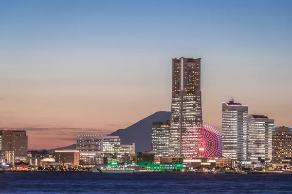 横滨横滨港区未来街区贝塞德和山富士在后面 — 图库照片