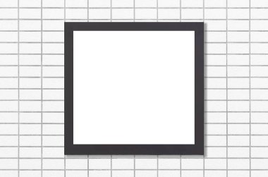 Beyaz tuğla duvar metal fotoğraf çerçevesi