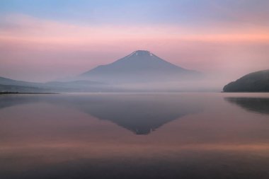Dağ Fuji Lake Yamanakako yansıma sabah ile