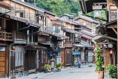 Narai-juku, Japonya-4 Eylül 2017: ısmarlayarak geleneksel ahşap mimarisi ile eski Japon şehrin. Narai-juku sonrası şehir Kiso Valley, Japonya