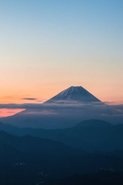 Dağ Fuji bahar sezonu güzel gündoğumu gökyüzü ile