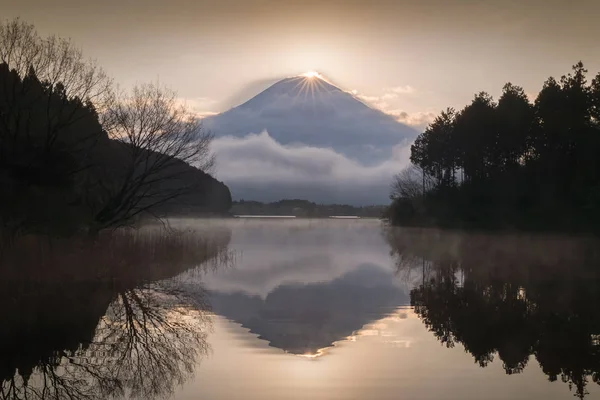 Diamond Fuji Vid Tanuki Sjön Morgon Vårsäsongen Diamond Fuji Namnet — Stockfoto